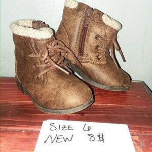 Girls size 6 boots